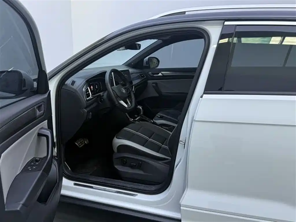 Volkswagen T-ROC 2024 300TSI DSG FWD Starlight Edition фото 18
