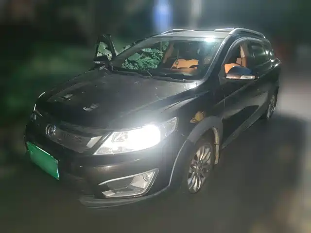  Dongfeng Aeolus Dongfeng Fengshen AX3 2017 Leading Edition 1.5L Automatic Scirocco