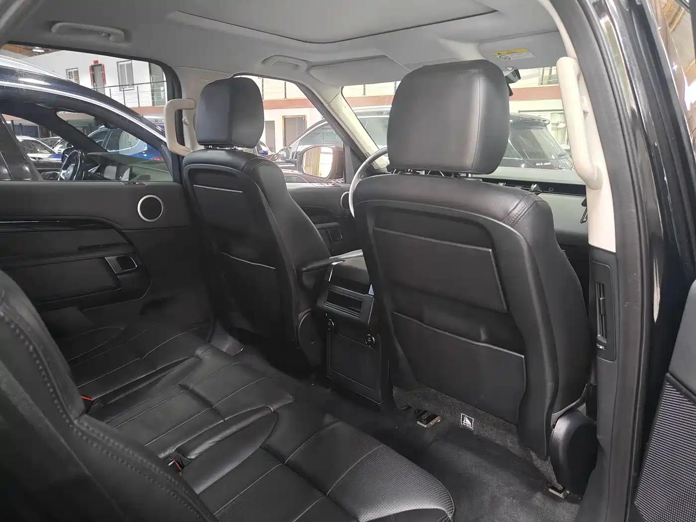 Land Rover Discovery 2017 3.0 SC V6 SE фото 7