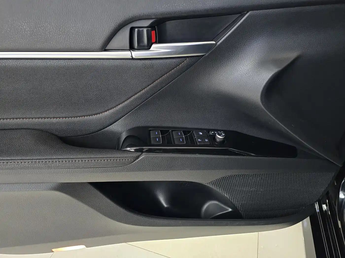 Toyota Camry 2023 Hybrid 2.5HG Luxury Edition фото 15