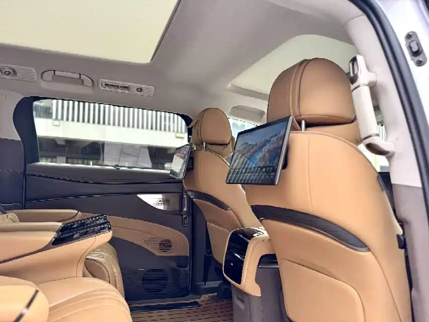 Denza D9 2022 DM-i 970 AWD Flagship фото 4