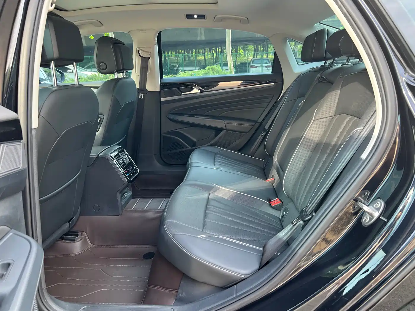 Volkswagen Passat 2024 330TSI Elite Edition фото 14