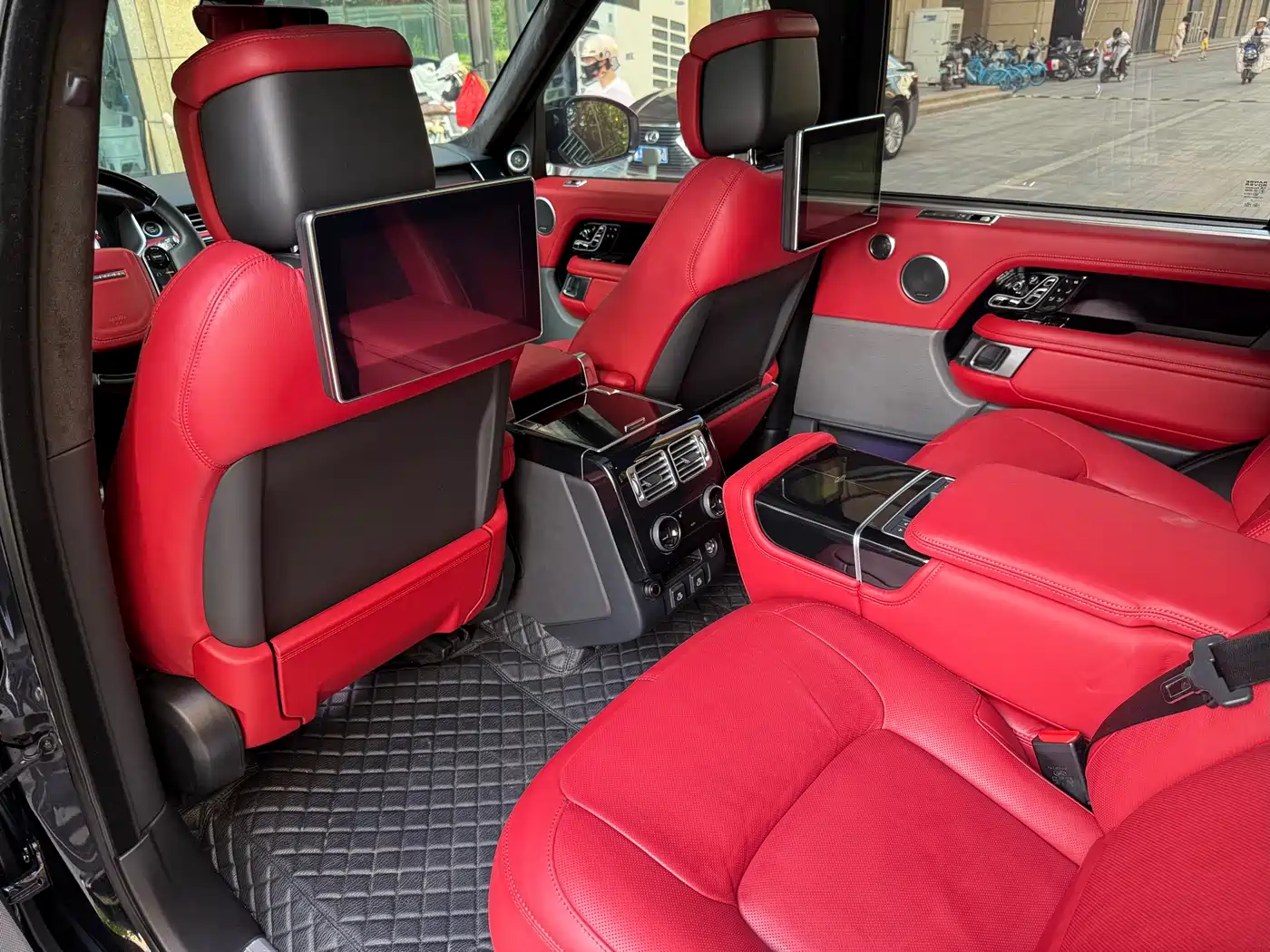 Land Rover Range Rover 2022 3.0 L6 400PS Prestige Genesis Extended Edition фото 10