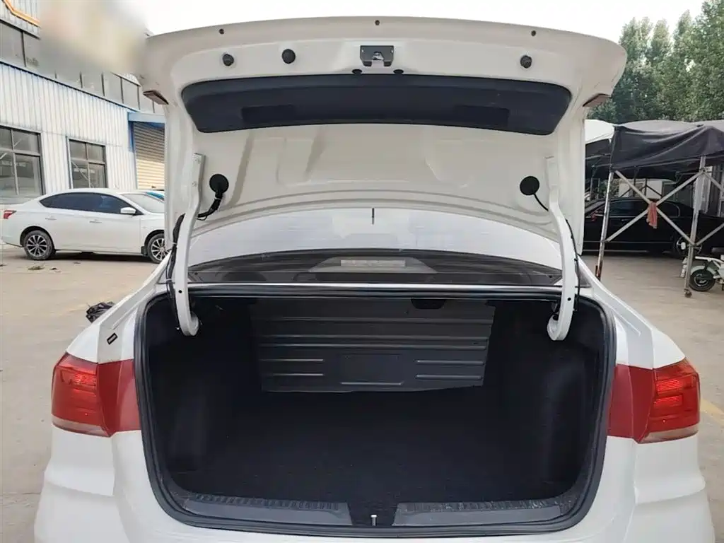 Volkswagen Santana 2018 1.5L Manual Comfort Edition фото 19