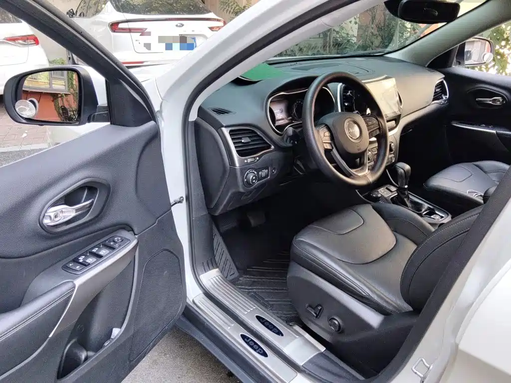 Jeep Cherokee 2020 2019 2.0T 4WD Adventure Edition China VI