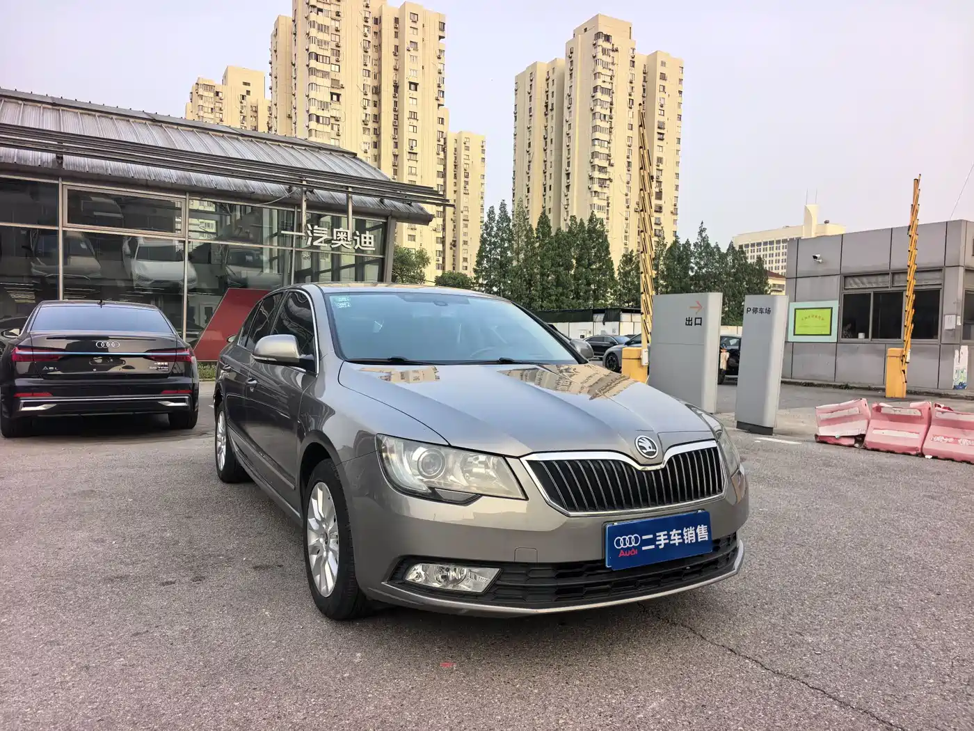 Škoda Superb 2013 1.8TSI Automatic Elegance Edition фото 3
