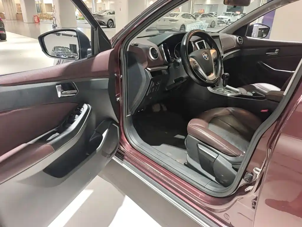 Venucia T70X 2016 2015 2.0L CVT Smart Fun Sport Edition