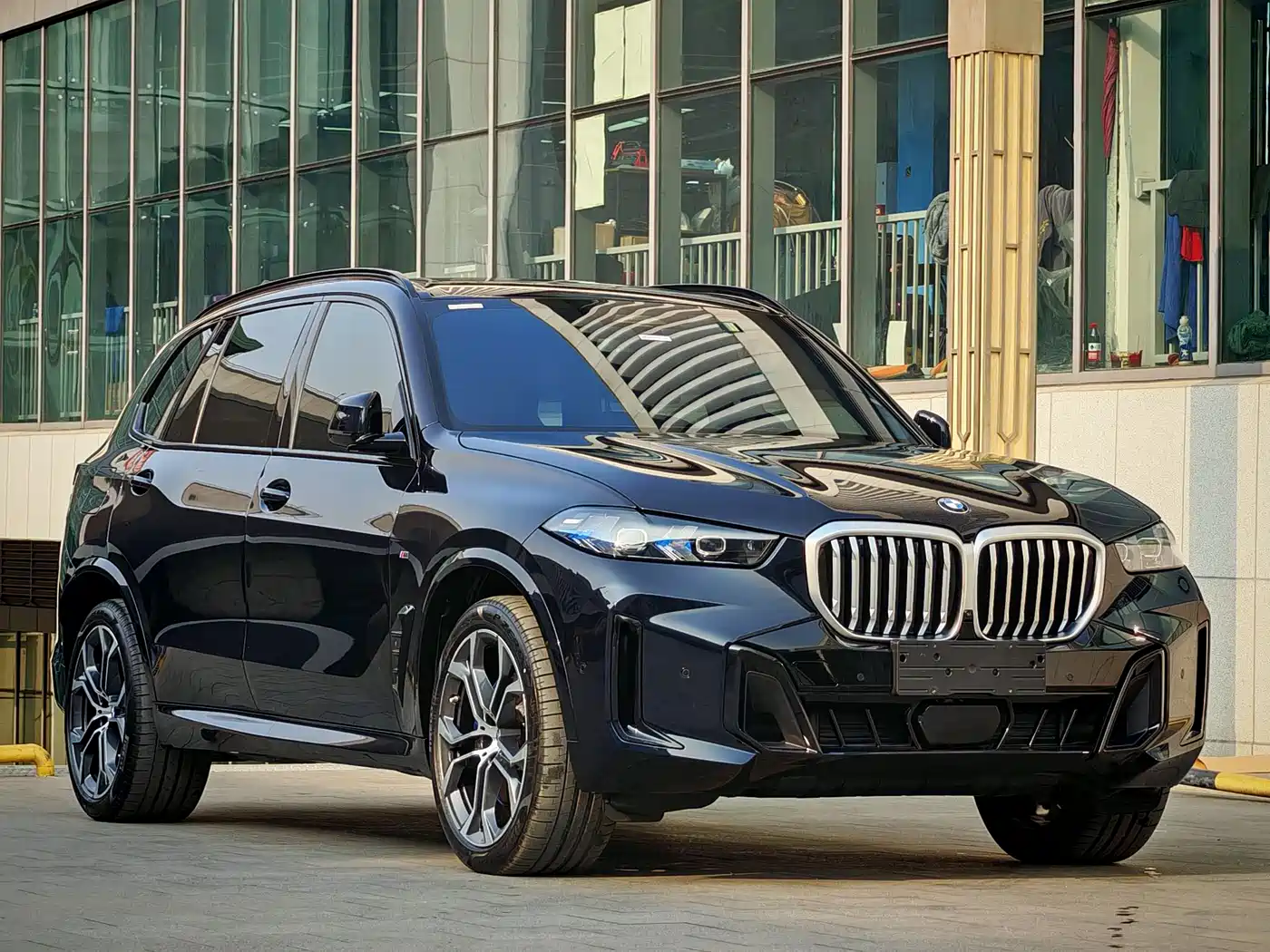 BMW X5 2023 xDrive 40Li Premium M Sport Black Night Package фото 2