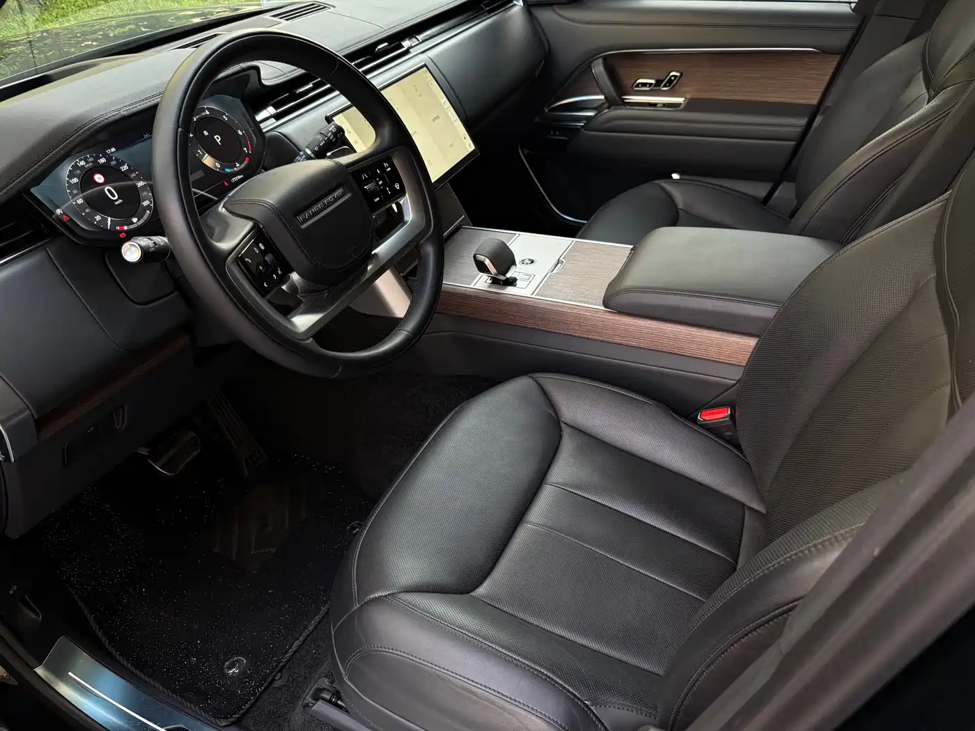 Land Rover Range Rover 2024 3.0 L6 400PS Genesis Extended фото 8
