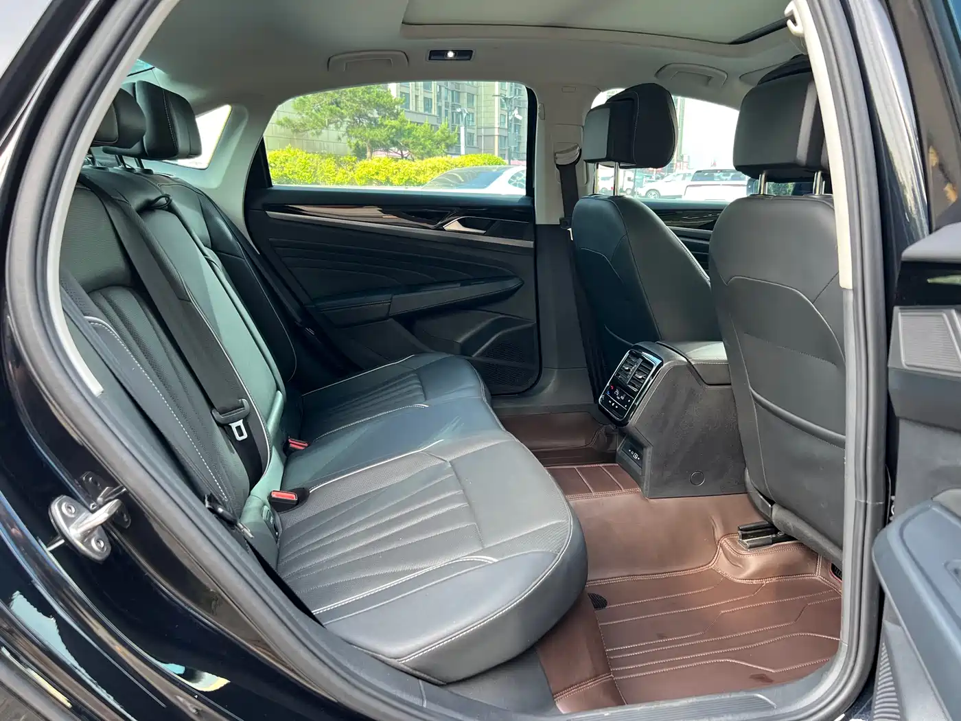 Volkswagen Passat 2024 330TSI Elite Edition фото 17