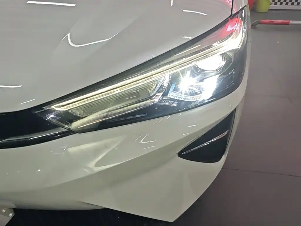 Фото 24 - Roewe Ei5