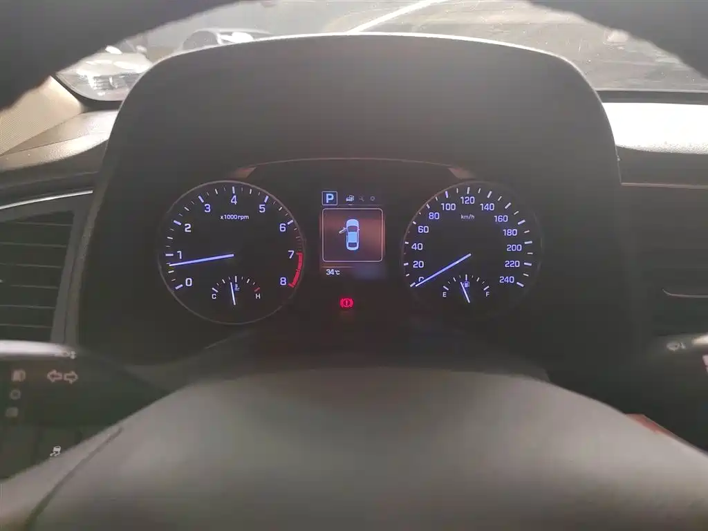 Hyundai Elantra 2016 Model 1.6L Automatic Smart Elite фото 6