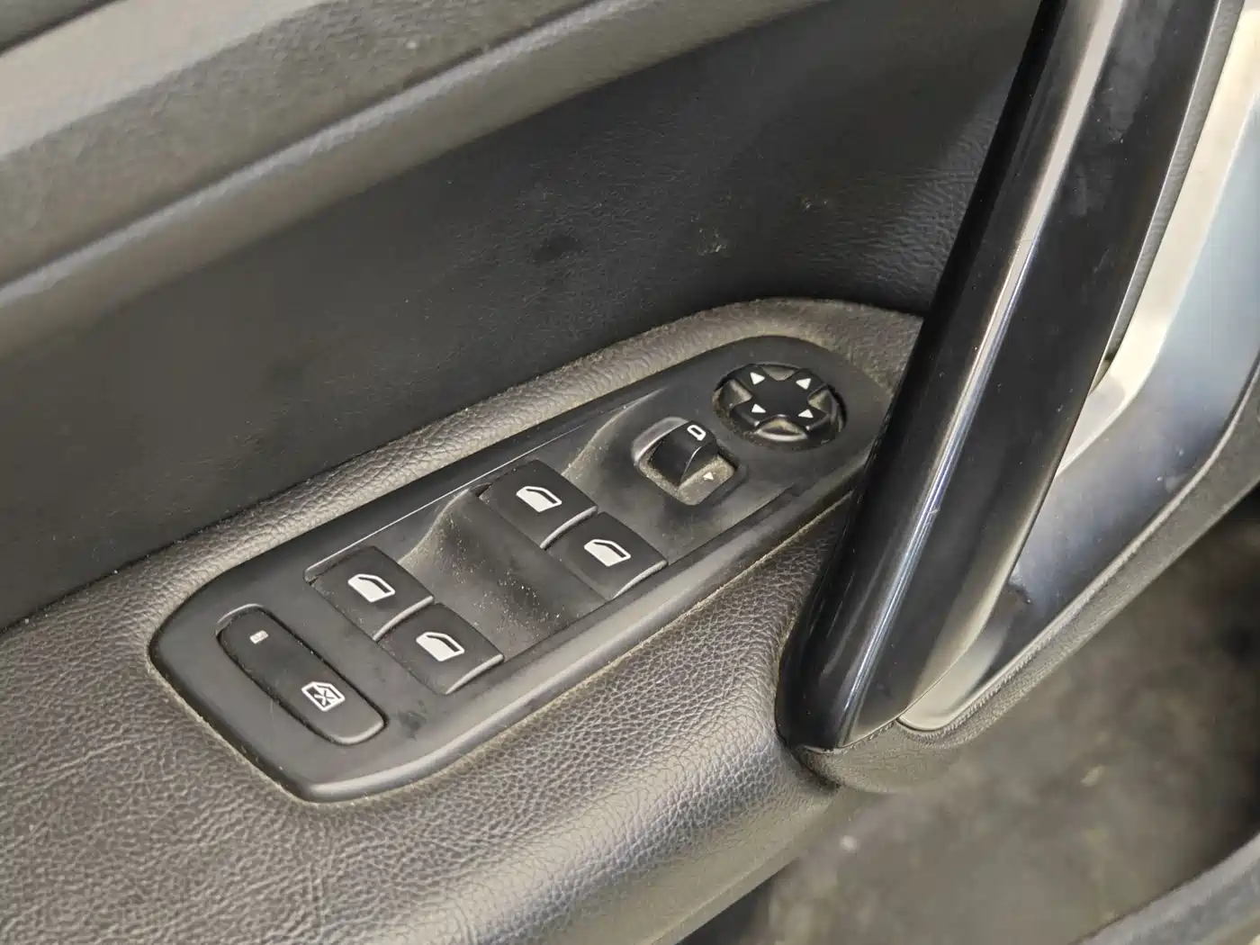 Peugeot 408 2015 Model 1.2T Automatic Luxury Edition фото 10