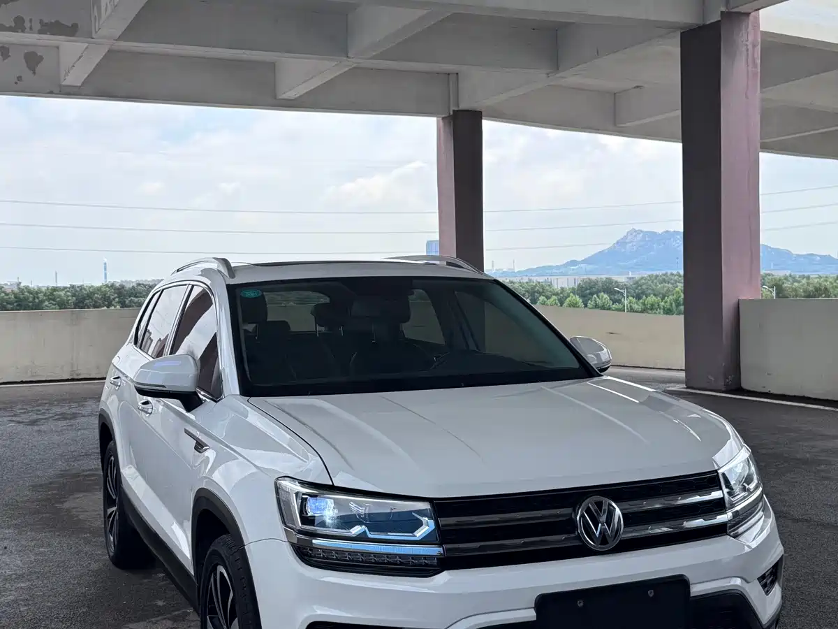 Фото 1 - Volkswagen Tharu