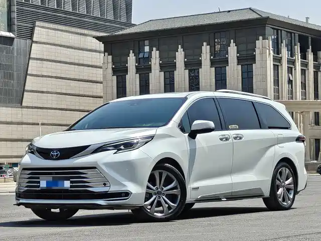 Toyota Sienna 2023 2.5L Hybrid Platinum Edition
