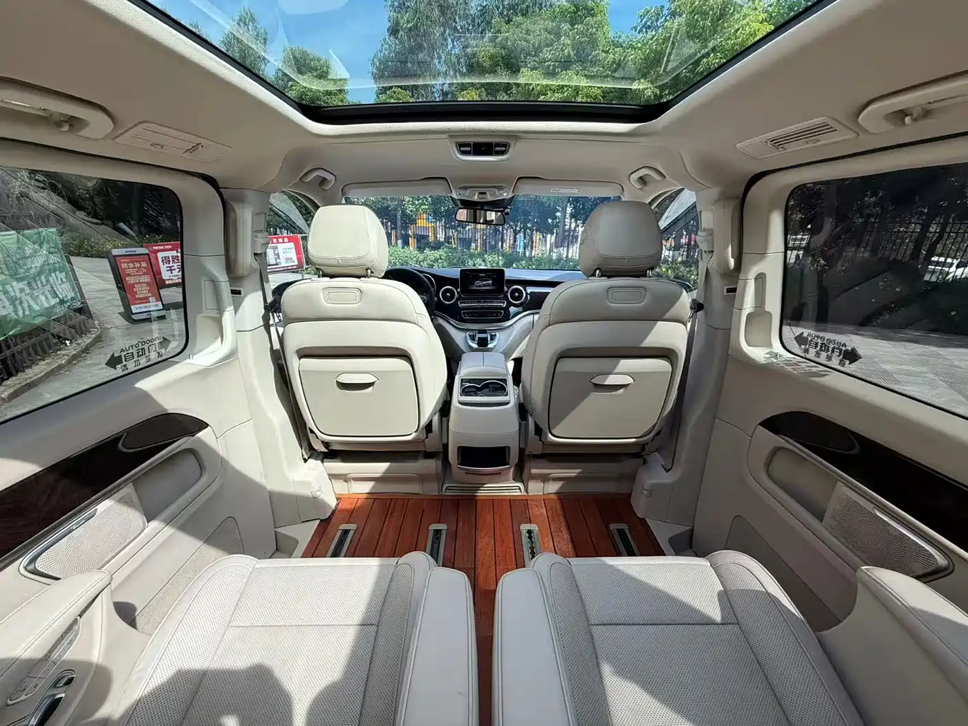 Mercedes-Benz V-Class 2018 V 260 L Premium Long Wheelbase Edition China VI фото 35