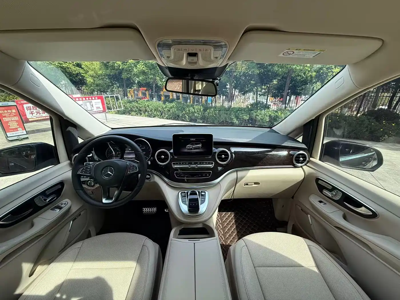 Mercedes-Benz V-Class 2018 V 260 L Premium Long Wheelbase Edition China VI фото 37