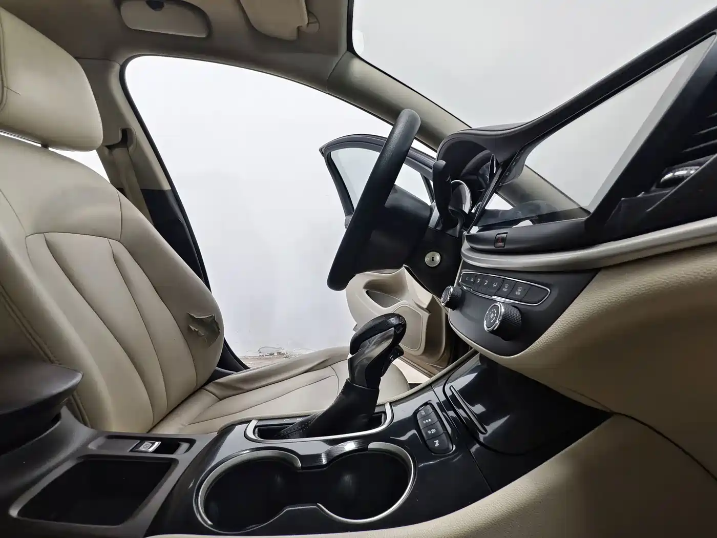 Photo 15 - Buick Verano