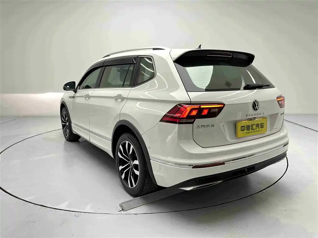 Volkswagen Tiguan L 2021 330TSI Automatic 2WD R-Line Premium фото 12