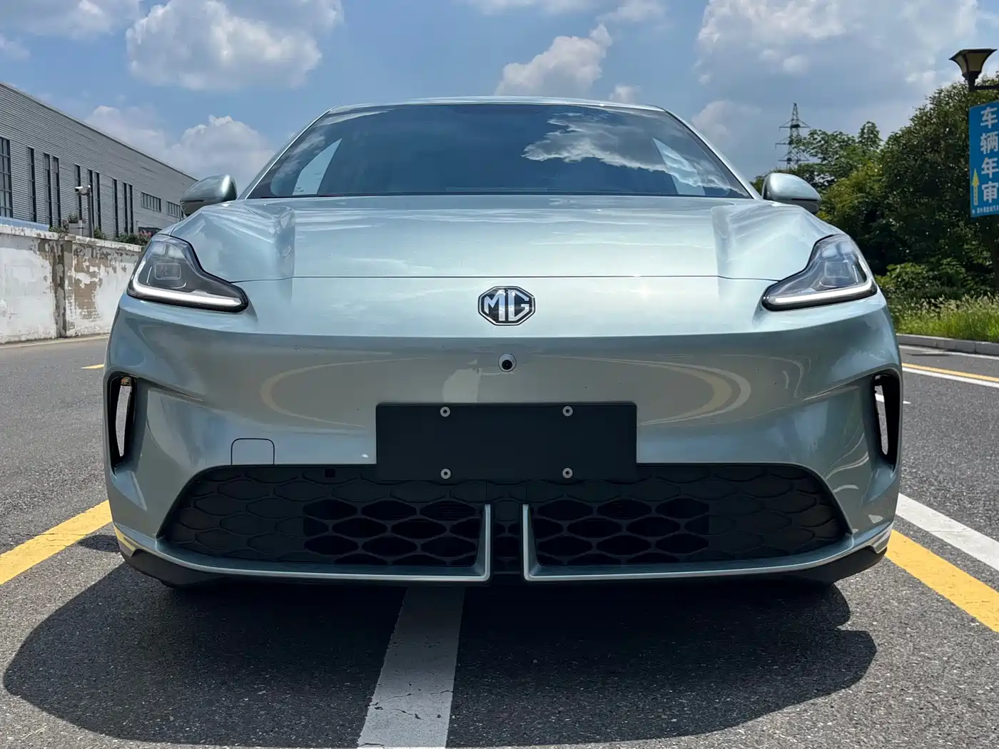 Фото 2 - MG MG4 EV