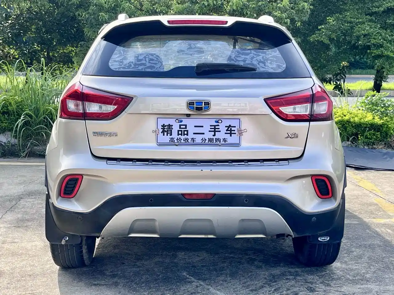 Фото 8 - Geely Vision X3