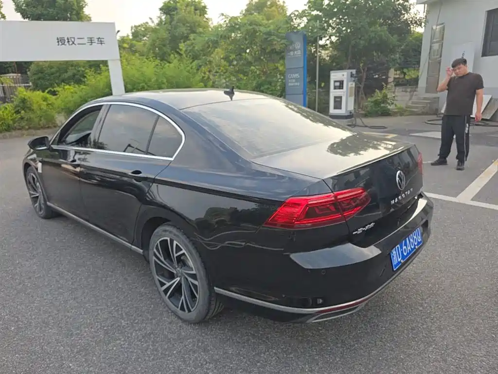 Volkswagen Magotan 2021 330TSI DSG 30th Anniversary Edition фото 8