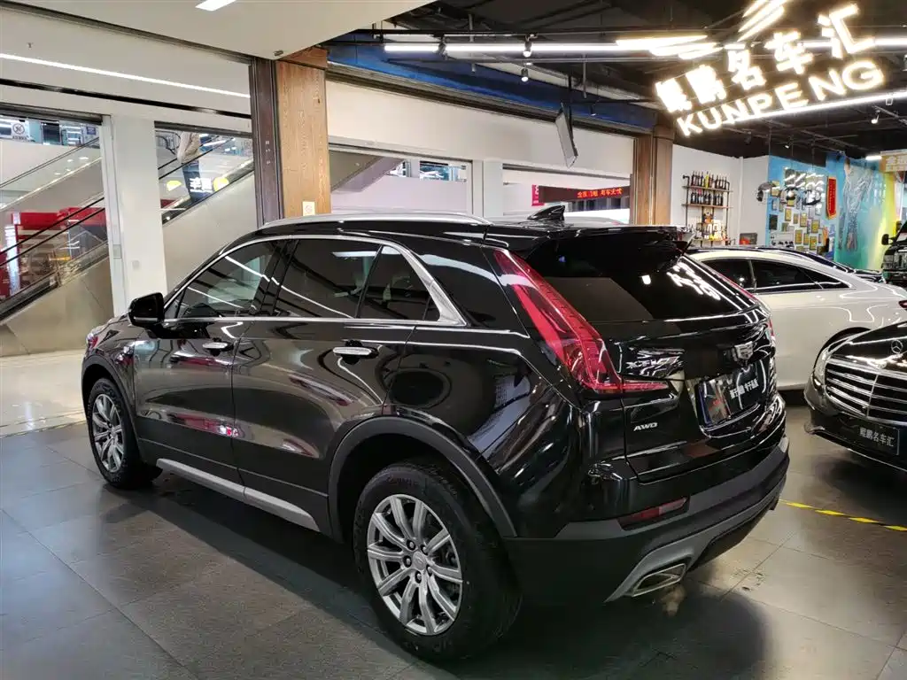 Cadillac XT4 2021 28T FWD Premium Edition фото 3