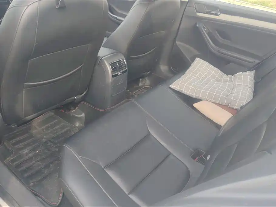 Volkswagen Sagitar 2015 1.6L Automatic Comfort фото 11
