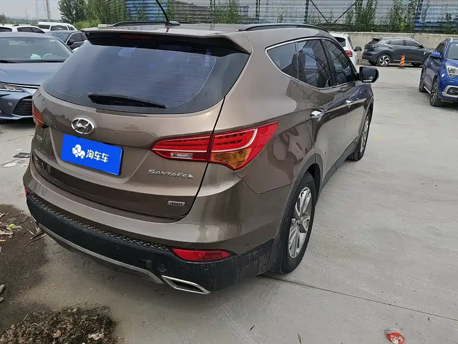 Hyundai Santa Fe 2013 2013 Facelift 2.4L Automatic 4WD Premium