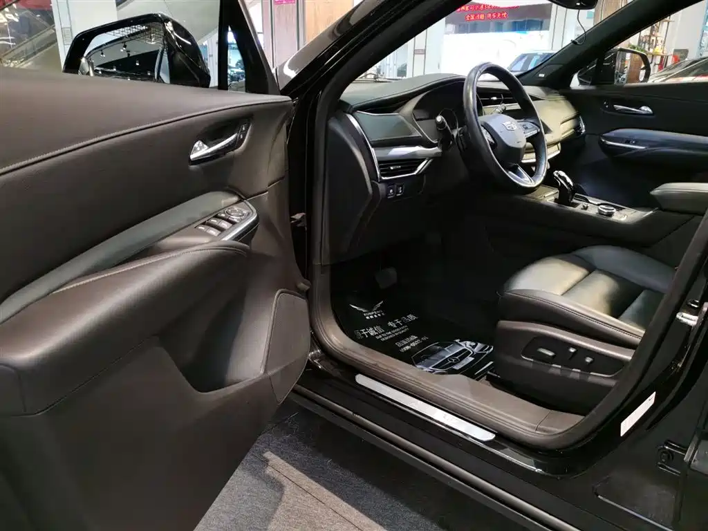 Cadillac XT4 2021 28T FWD Premium Edition фото 5