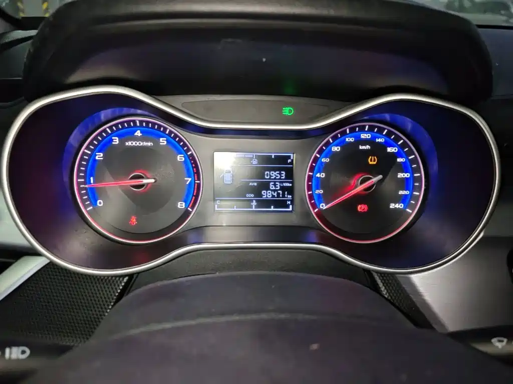 Фото 12 - Geely Vision