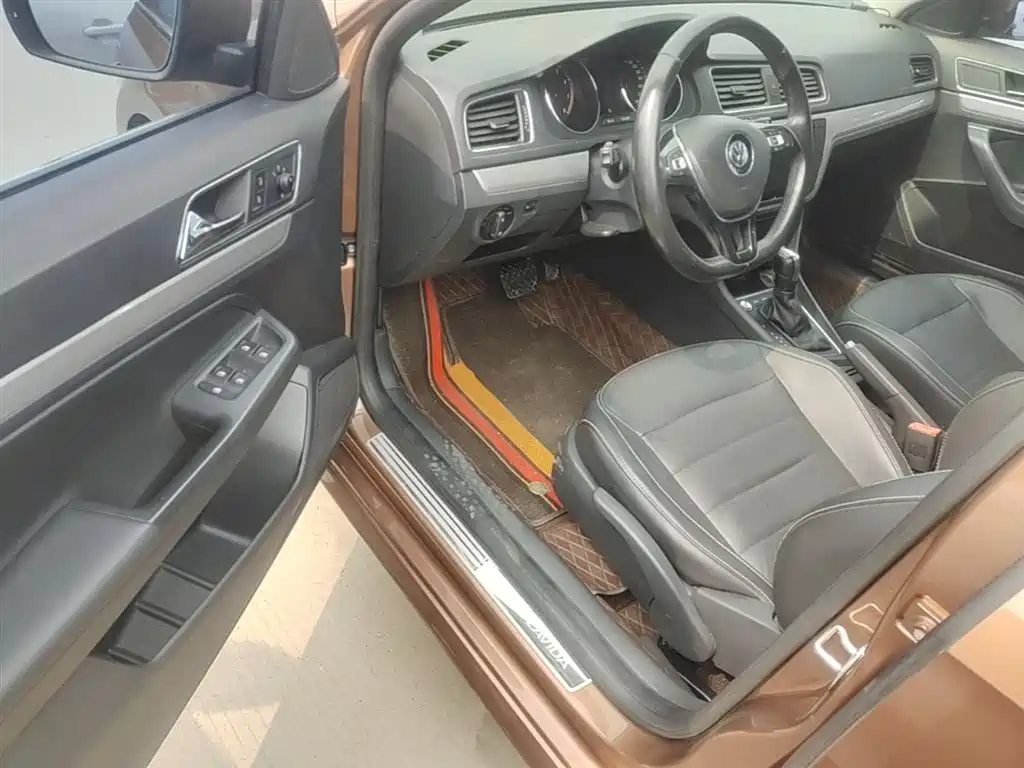 Volkswagen Lavida Tour 2017 180TSI DSG Comfort Edition фото 16