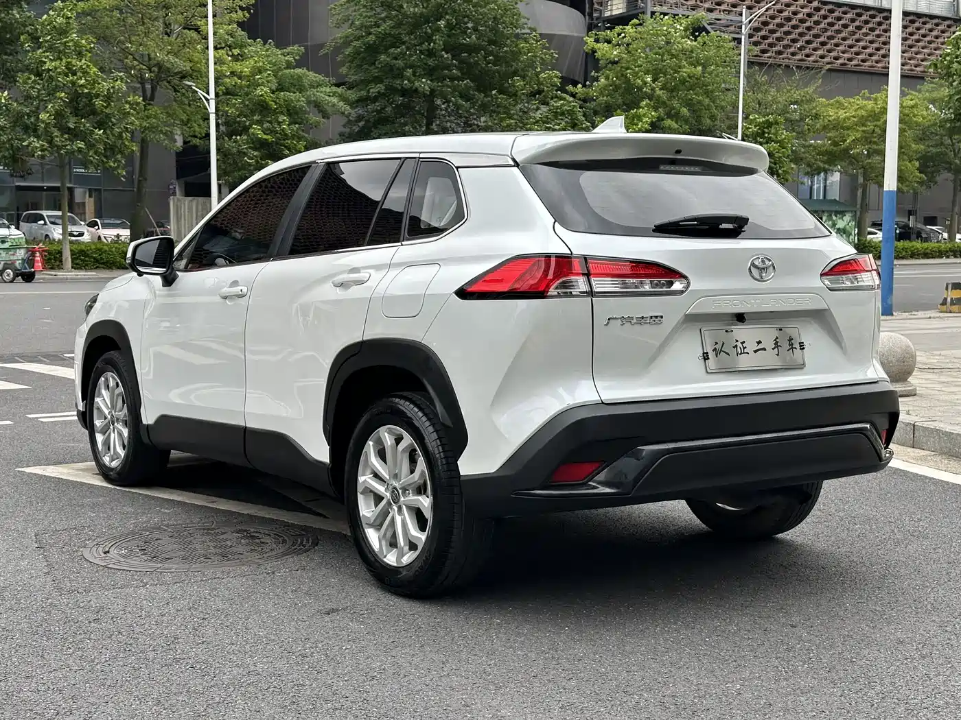 Toyota Frontlander 2022 2.0L CVT Leading Edition фото 7