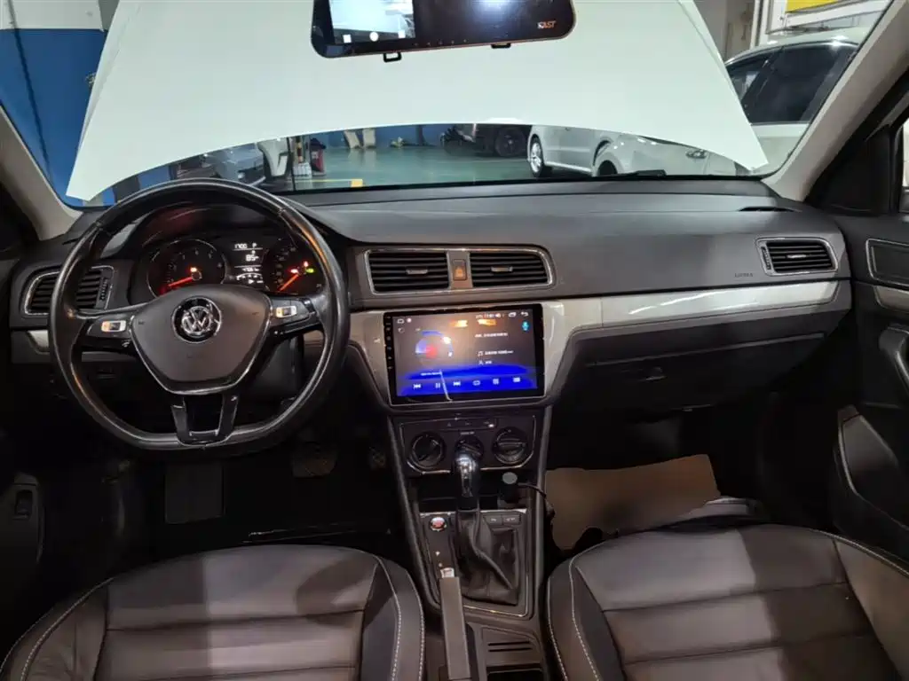 Volkswagen Lavida 2017 1.6L Automatic Comfort Edition фото 10