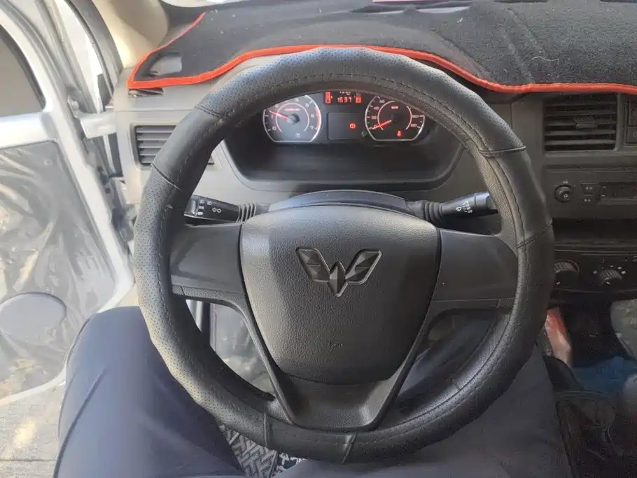 Wuling Motors Wuling Rongguang S 2025 2023 1.5L Base 5/7 Seater