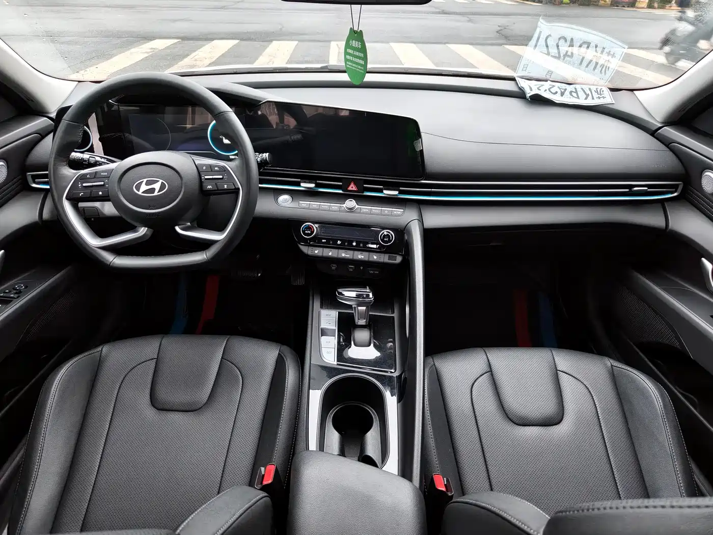 Hyundai Elantra 2023 1.5L CVT TOP Flagship Edition фото 14