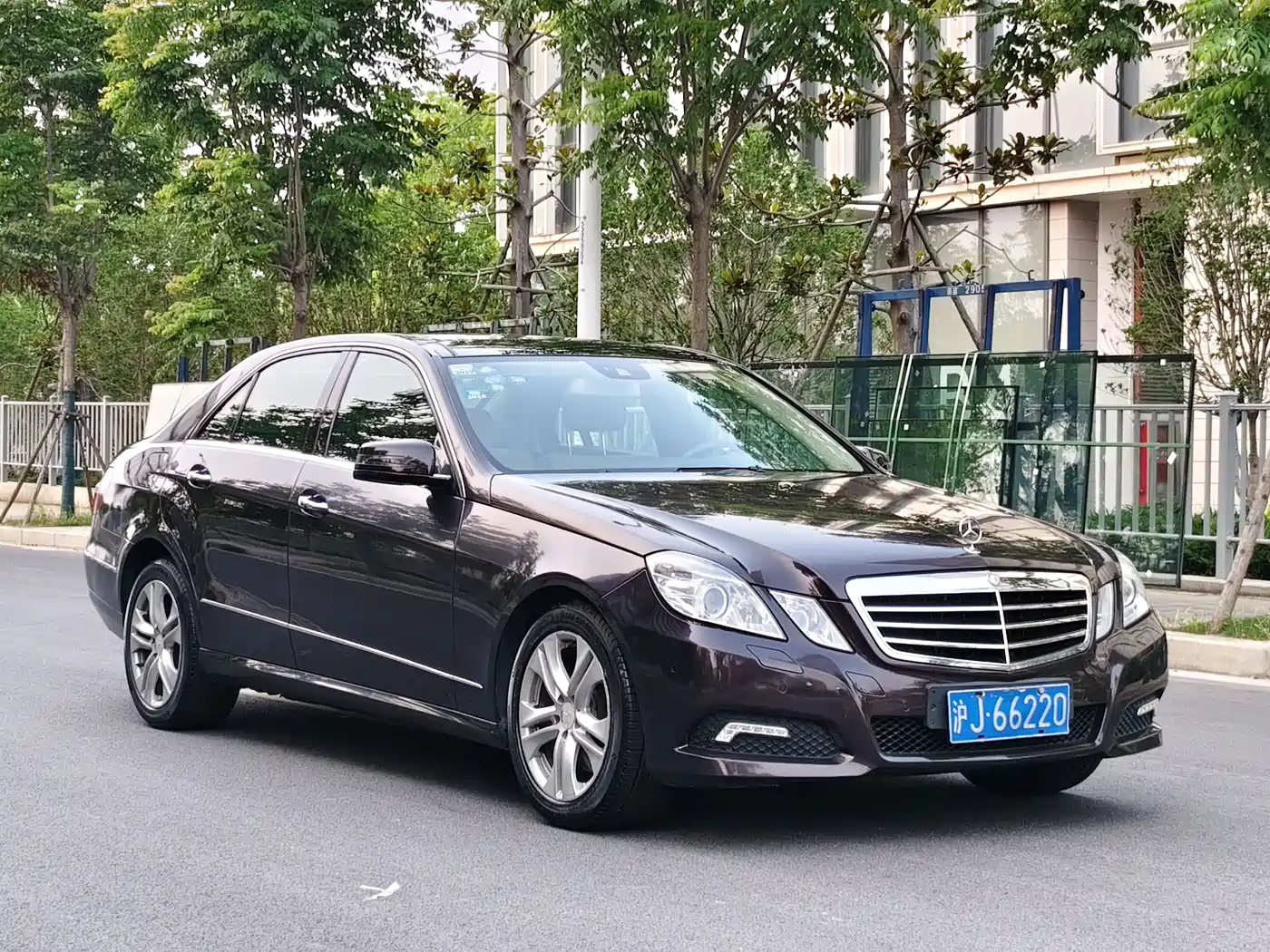 Mercedes-Benz E-Class (Import) 2009 Model E 300 Fashion Version фото 3