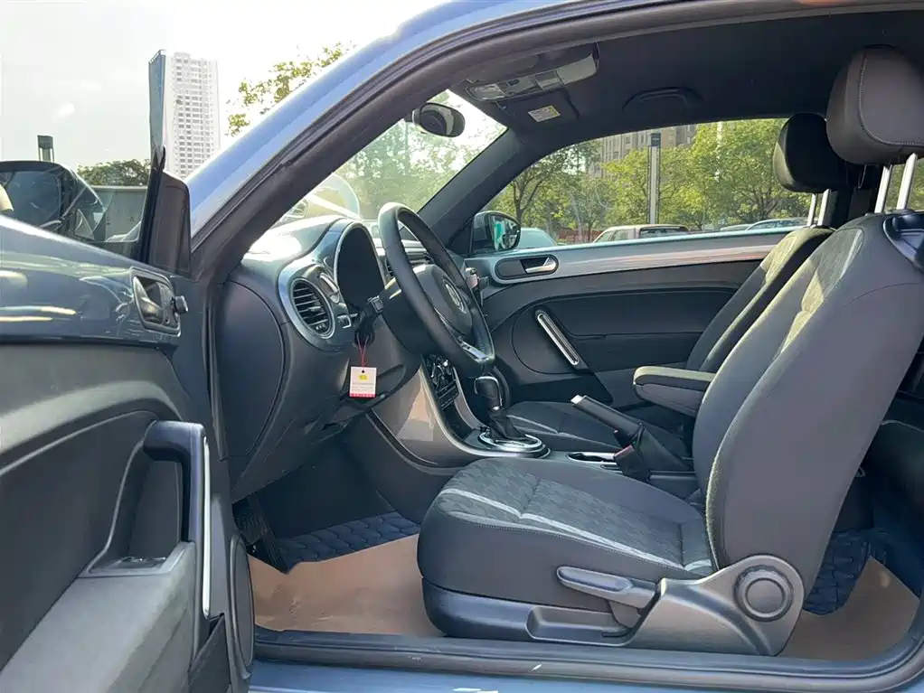 Volkswagen Beetle 2018 180TSI Easy Joy Edition фото 11