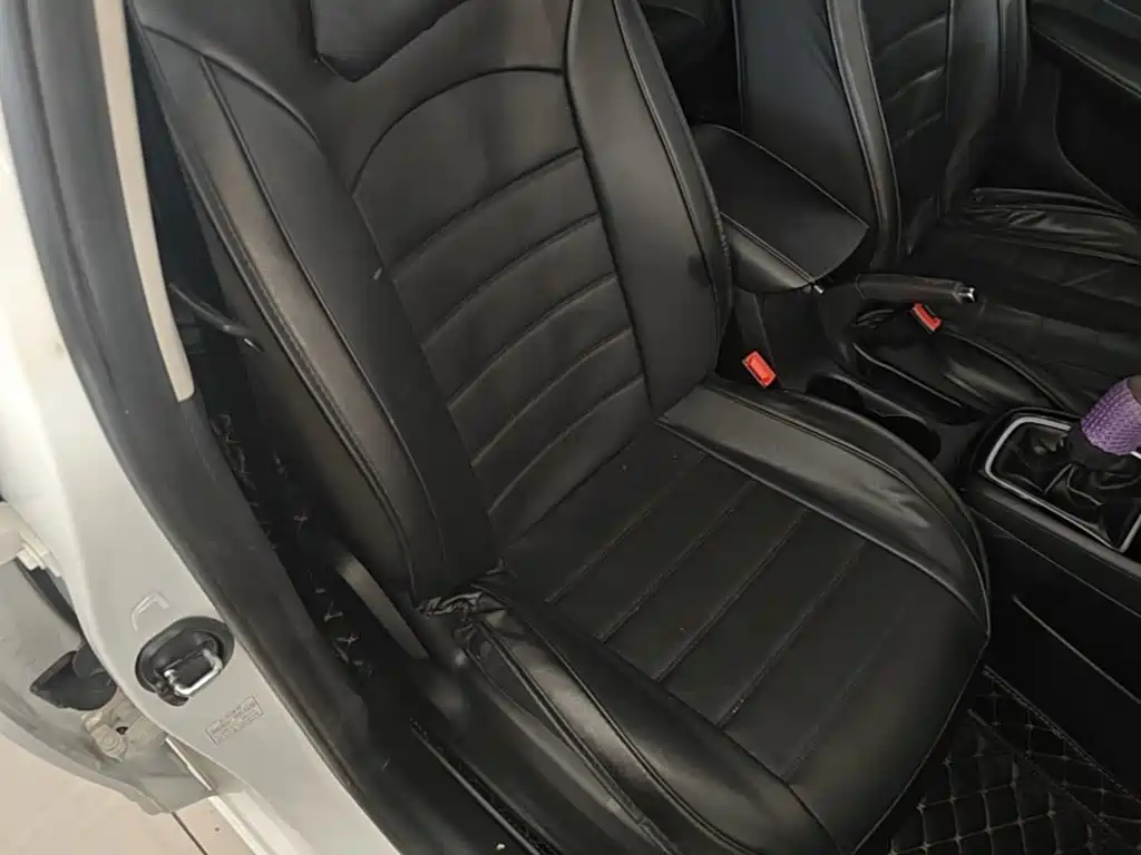 Roewe i5 2019 2020 1.5L Manual 4G Connected Premium Edition