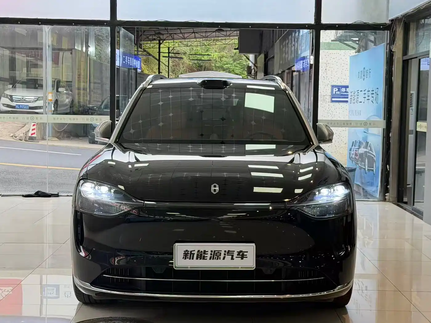 AITO Wenjie AITO M9 2024 Extended Range Ultra 42kWh 6-Seater фото 2