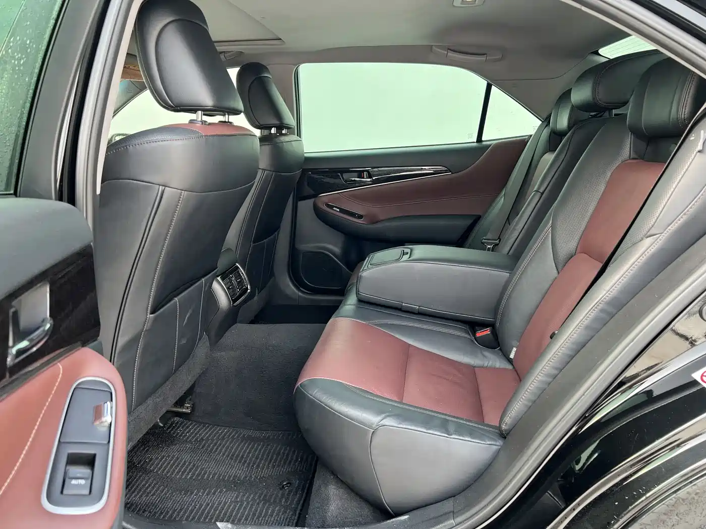 Toyota Crown 2018 2.0T Sport Edition фото 8