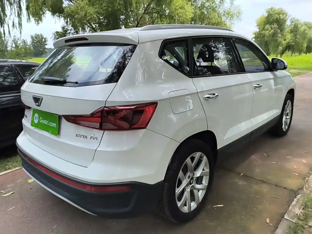Photo 7 - Jetta VS5