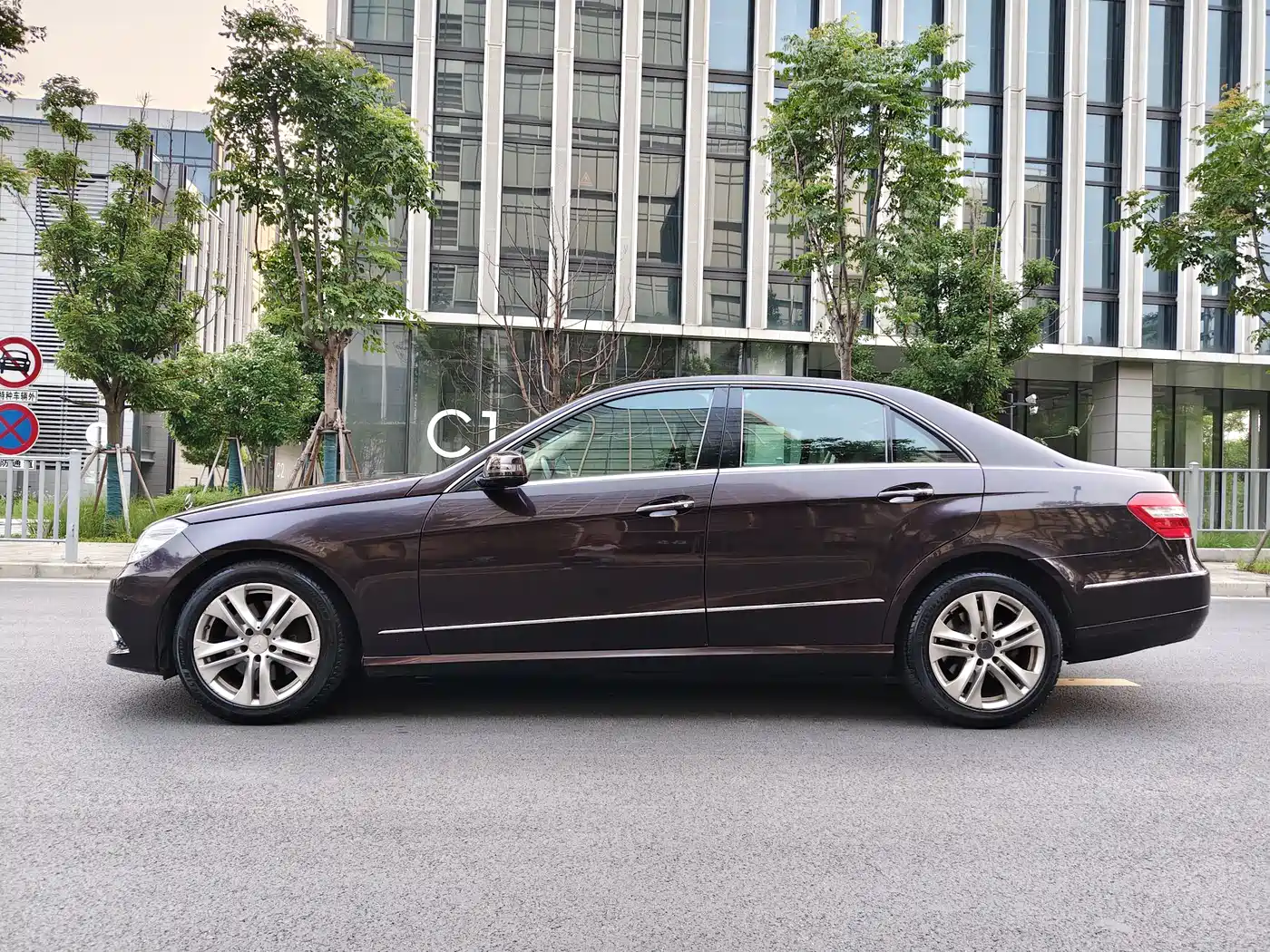 Mercedes-Benz E-Class (Import) 2009 Model E 300 Fashion Version фото 15