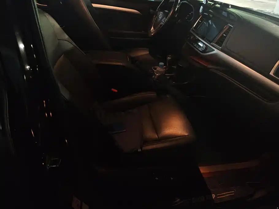 Toyota Highlander 2018 2.0T 4WD Luxury 7-seater China VI фото 8