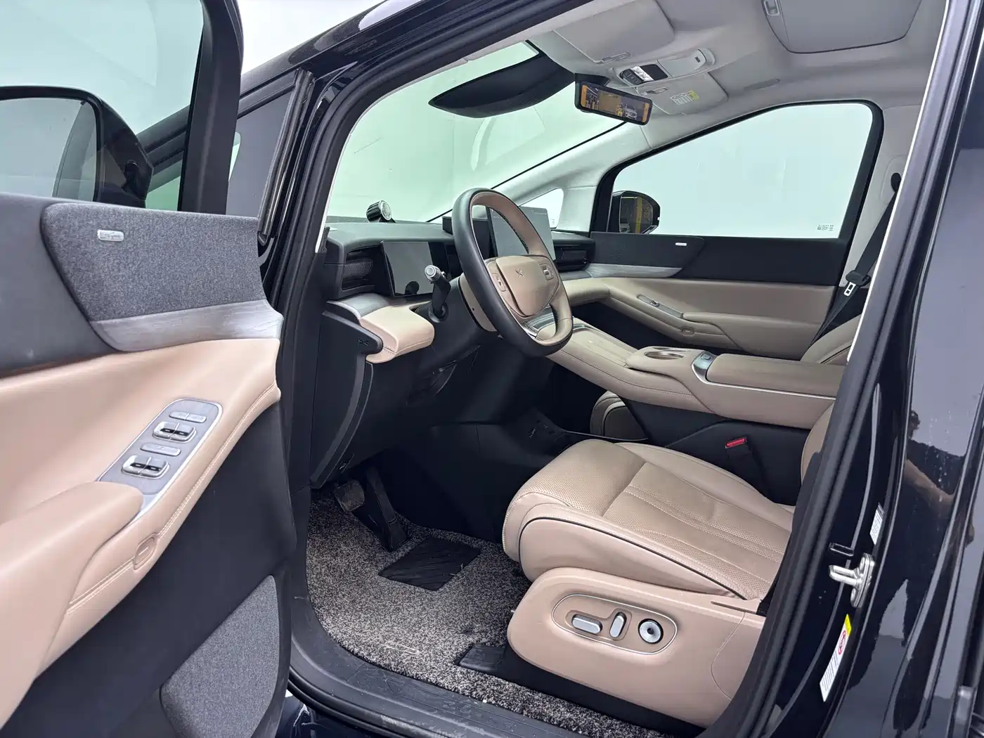 XPeng X9 2024 640 AWD High Performance Max фото 9