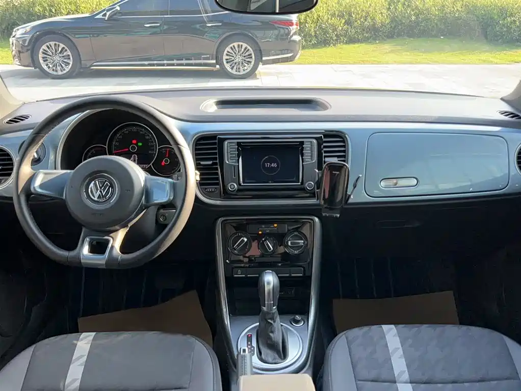 Volkswagen Beetle 2018 180TSI Easy Joy Edition фото 13