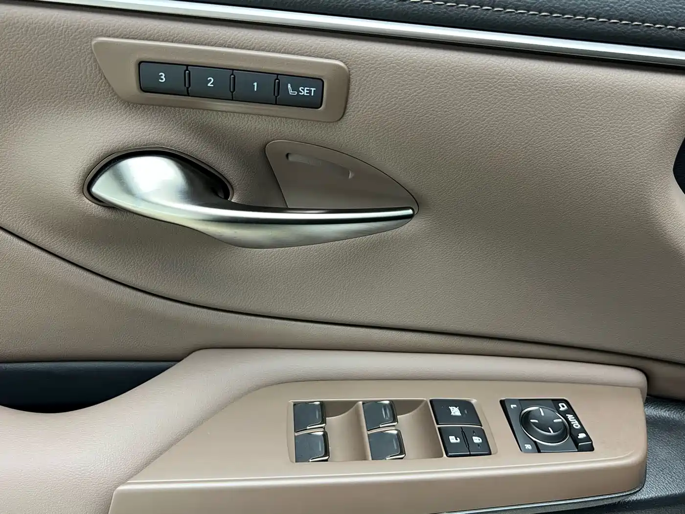 Lexus ES 2025 2025 200 Ultimate Edition