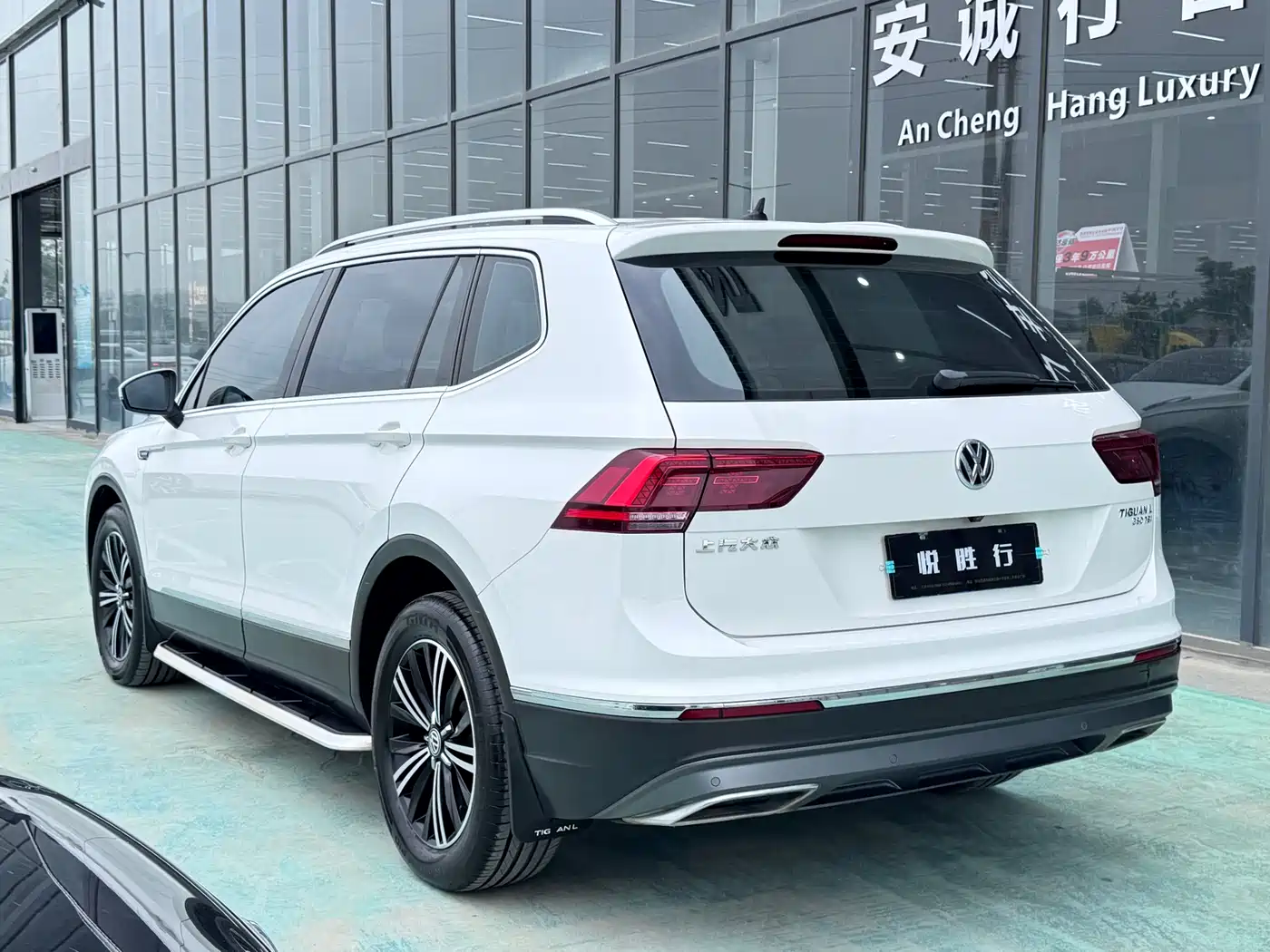 Volkswagen Tiguan L 2018 380TSI Automatic AWD Luxury Edition фото 5