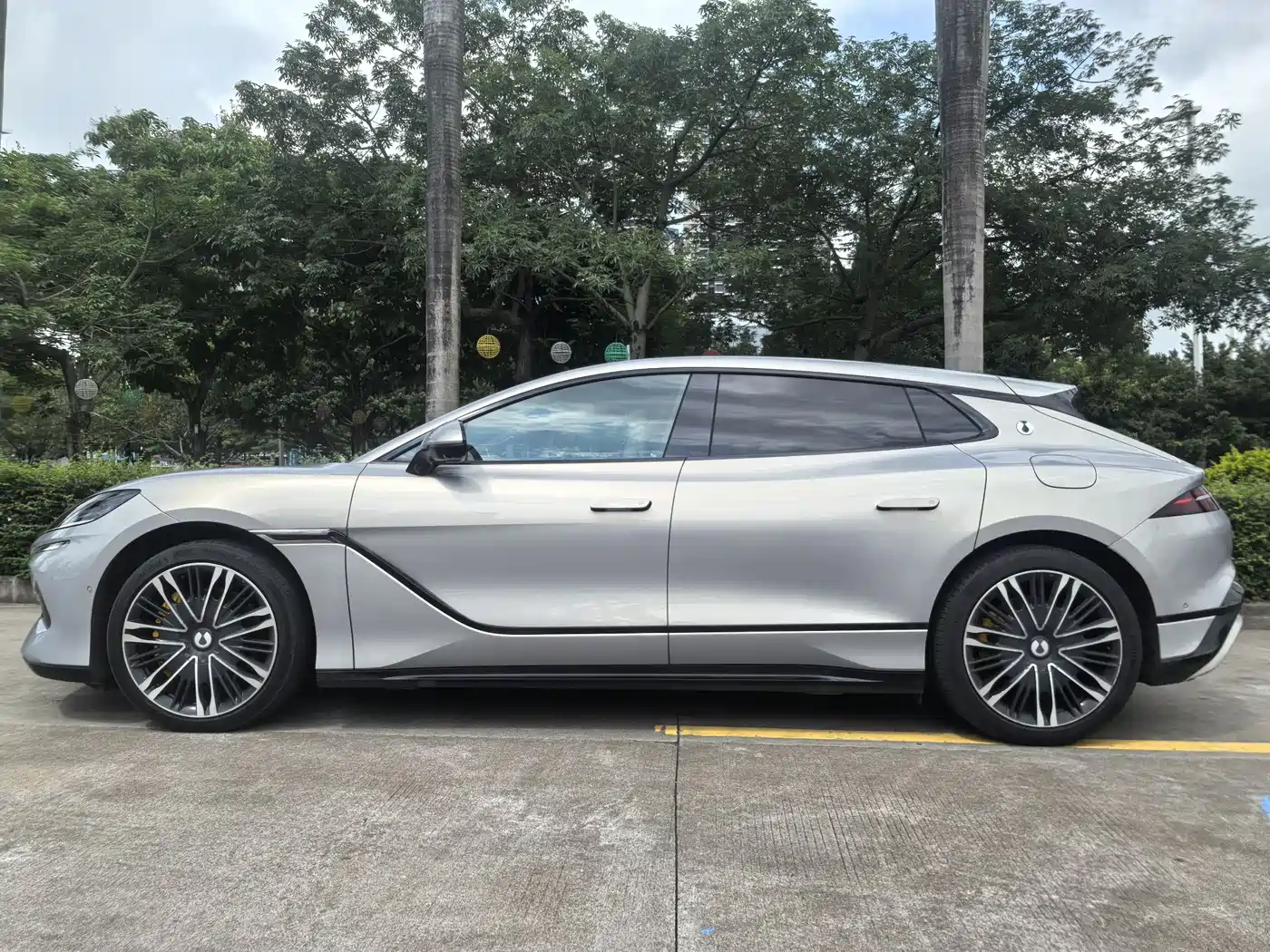 Denza Z9GT 2024 1100 AWD Ultra Edition фото 7