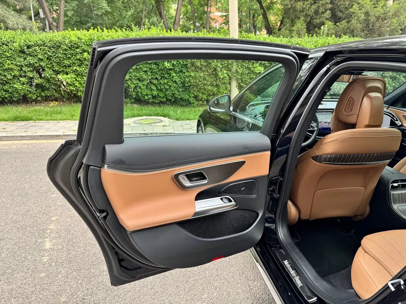 Mercedes-Benz E-Class New Energy 2024 E 350 e L Plug-in Hybrid Sedan фото 16